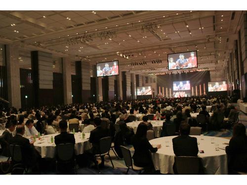会場には約９００人の会員が参加した